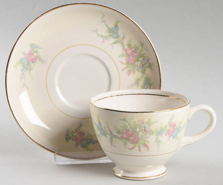 N1578 Footed Cup & Saucer Set