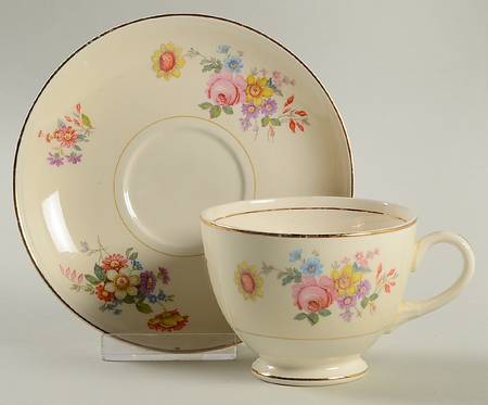 N1581 Footed Cup & Saucer Set