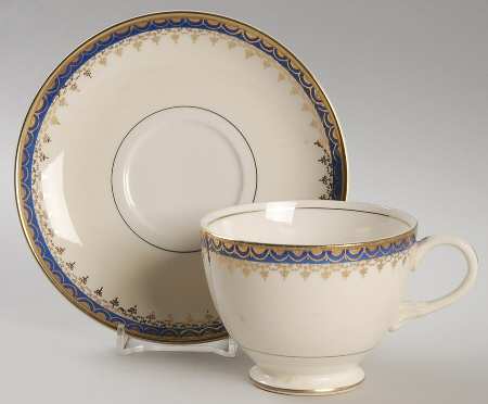 N1617 Footed Cup & Saucer Set