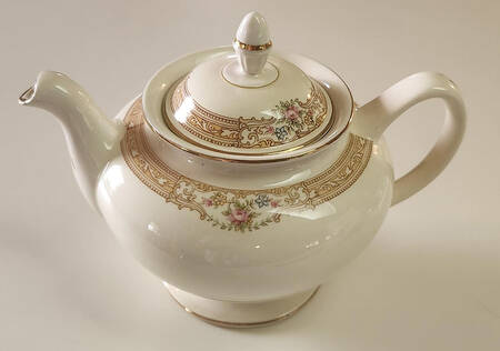 N1690 Teapot & Lid
