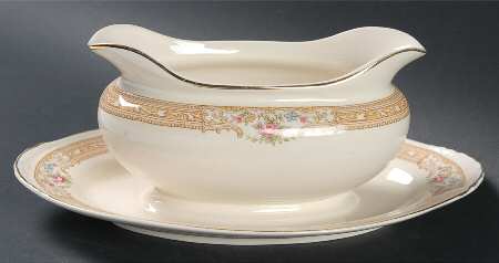 N1690 Gravy Boat with Attached Underplate