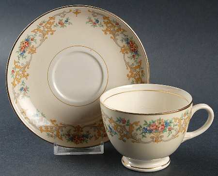 N1698 Footed Cup & Saucer Set