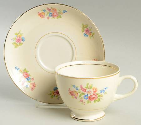 N1699 Footed Cup & Saucer Set