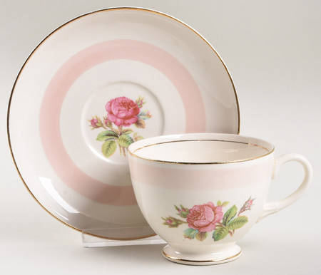 N1580 Footed Cup & Saucer Set