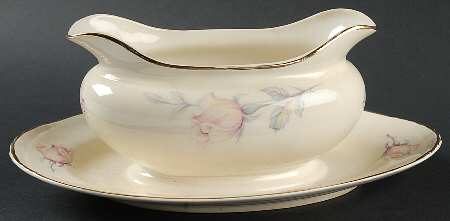 N1750 Gravy Boat with Attached Underplate