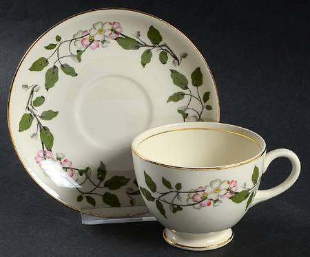 N1798 Footed Cup & Saucer Set