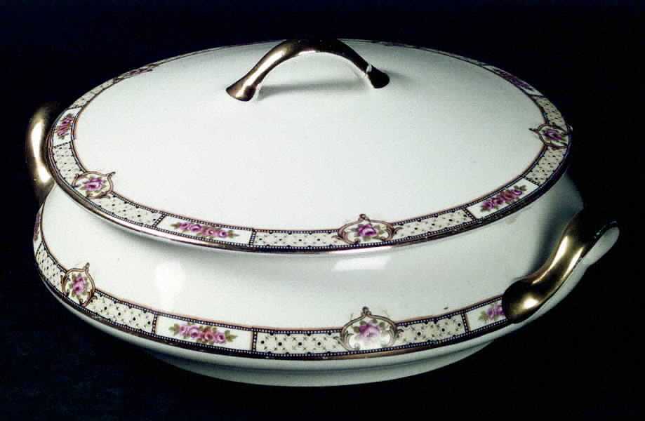 Rose & Lattice (Empress) Round Covered Vegetable
