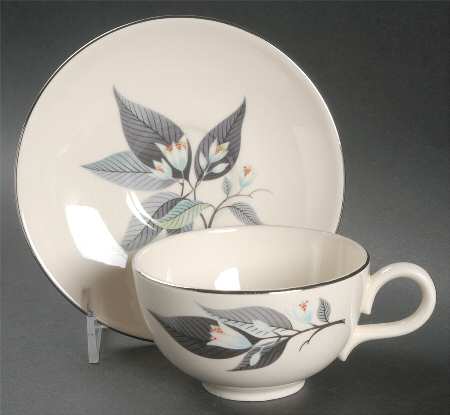 Lotus Hai (Rhythm Shape) Flat Cup & Saucer Set