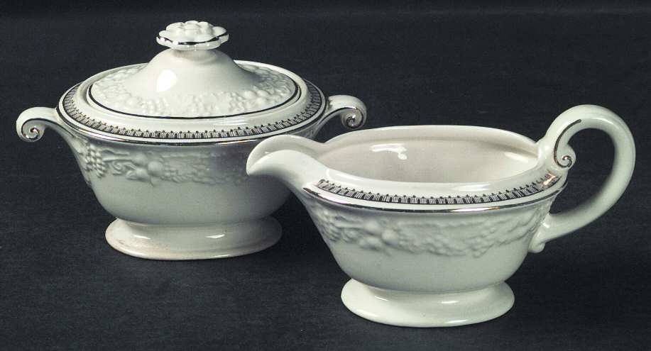 TH14 Gold Creamer