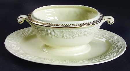 TH14 Gold Gravy Boat with Attached Underplate