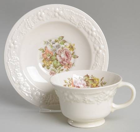 TH26 Footed Cup & Saucer Set