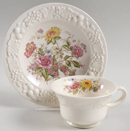 TH6 Footed Demitasse Cup & Saucer Set
