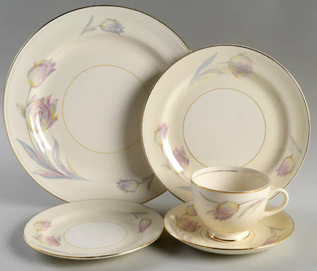 Tulip (Eggshell Nautilus) 5 Piece Place Setting