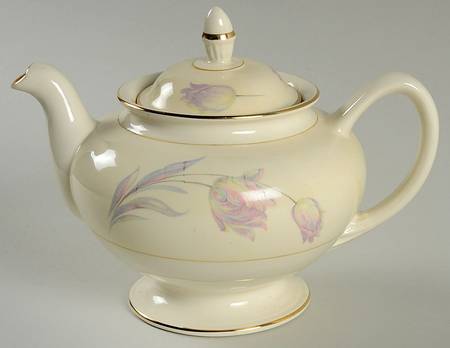 Tulip (Eggshell Nautilus) Teapot & Lid