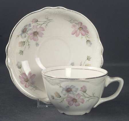 VR431 Flat Cup & Saucer Set