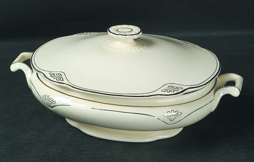W134 Oval Covered Vegetable