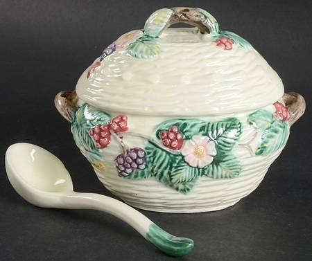 Berry Sauce Boat & Lid with Ladle