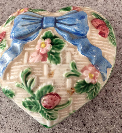 Ribbon & Bow Heart Shaped Bowl
