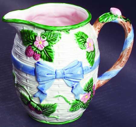 Ribbon & Bow 32 Oz Pitcher