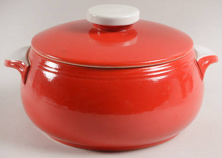 Chinese Red 2 Qt Thick Rim Round Covered Casserole