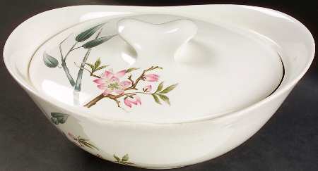 Peach Blossom (Classic Shape) 1.25 Qt Oval Covered Casserole