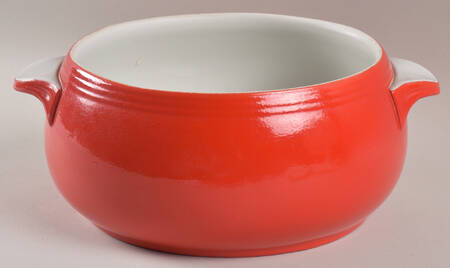 Pert Chinese Red 2.5 Quart Round Tab Handle Casserole No Lid