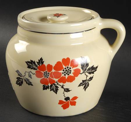 Red Poppy (Platinum Ring) 2 1/2 Pt 1 Handled Bean Pot & Lid