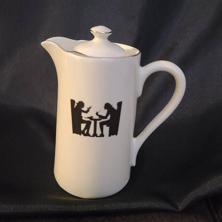 Silhouette St. Louis Chocolate Pot & Lid