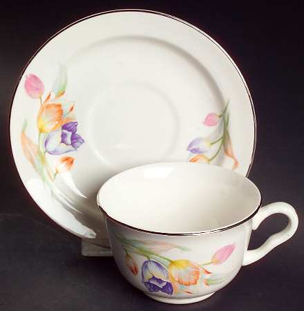 Tulip Flat Cup & Saucer Set