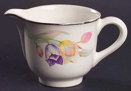 Tulip Modern Creamer