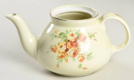 Yellow Rose 10-12 Cup New York Teapot No Lid