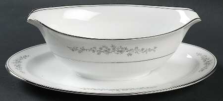 Ardmore Gravy Boat with Attached Underplate