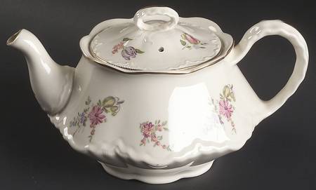 Priscilla Cream (Scalloped) Teapot & Lid