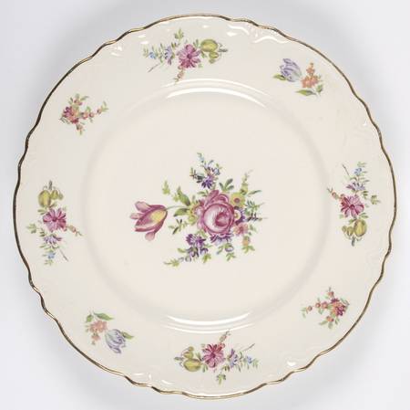 Priscilla Cream (Scalloped) Luncheon Plate