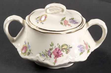 Priscilla Cream (Scalloped) Sugar Bowl & Lid