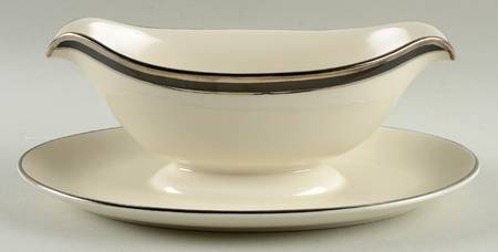 Midnight Halo Gravy Boat with Attached Underplate