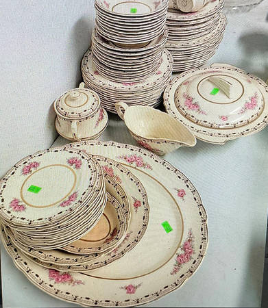 5016 Round Covered Vegetable