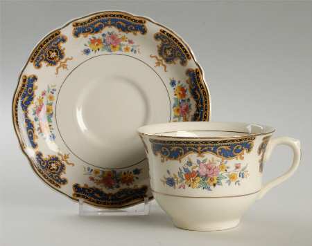 5602 Flat Cup & Saucer Set