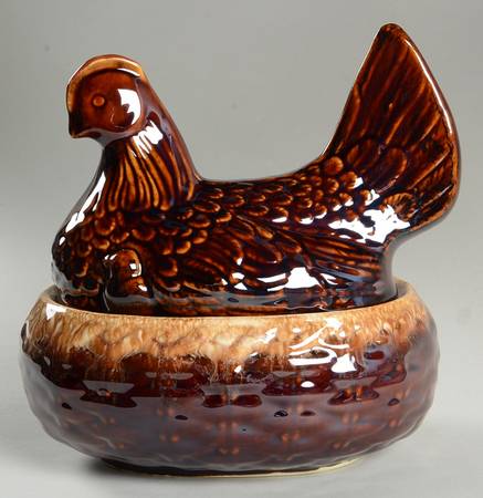 Brown Drip (House and Garden, Mirror Brown) Hen On Nest