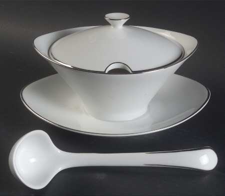 03738 Gravy Boat w/Attached Underplate & Lid