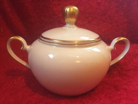1685 Sugar Bowl & Lid