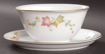 8250 Gravy Boat with Attached Underplate
