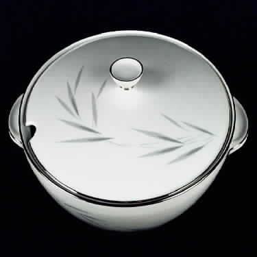 8891 Tureen &  Lid