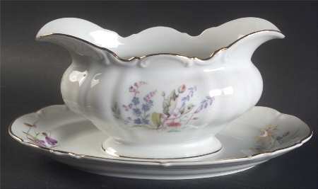 8940 Gravy Boat with Attached Underplate