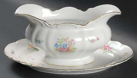 9039 Gravy Boat with Attached Underplate