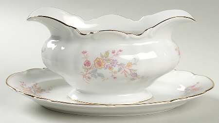 The Afton Gravy Boat with Attached Underplate