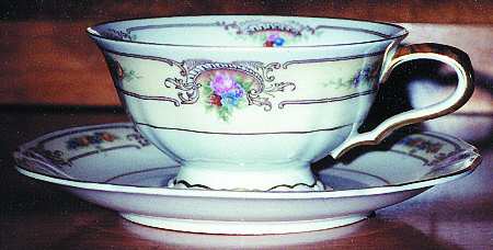The Ascot Footed Cup & Saucer Set