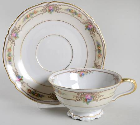 The Ascot Footed Cup & Saucer Set