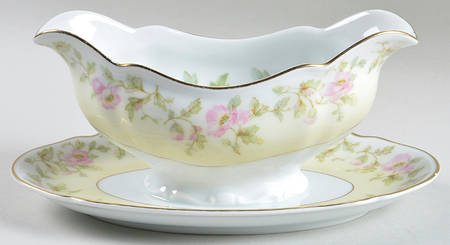 The Bangor Gravy Boat with Attached Underplate