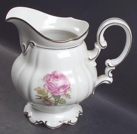 The Belrose 32 Oz Pitcher